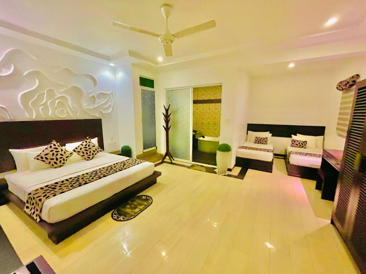 8 Plus Motels Negombo Exterior photo