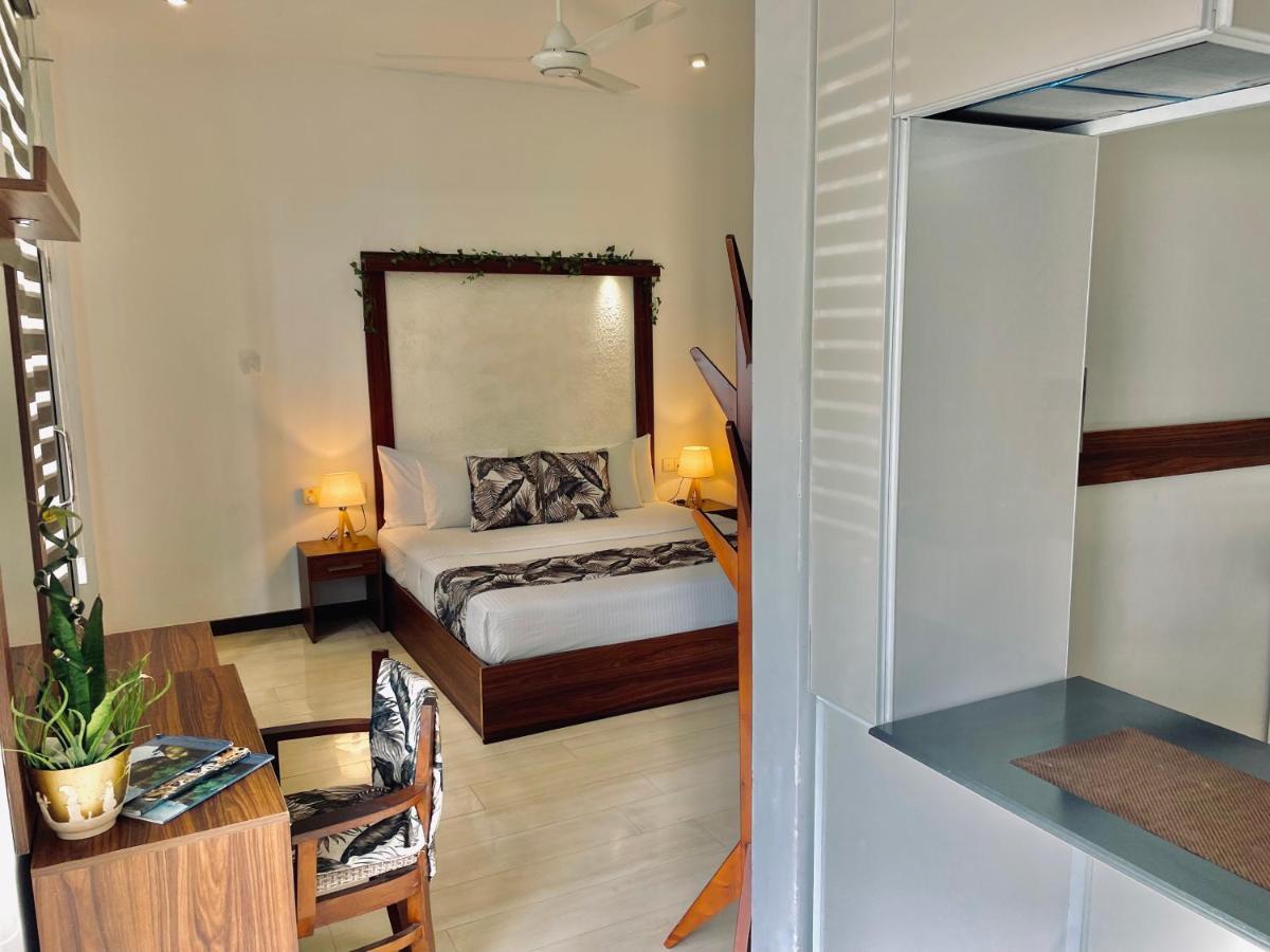 8 Plus Motels Negombo Exterior photo